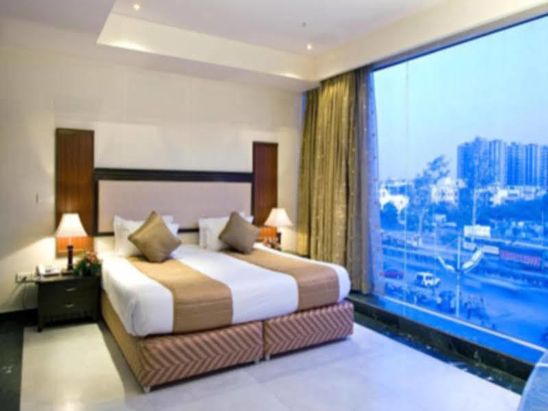 Clarks Inn, Pacific Mall Ghaziabad Bagian luar foto