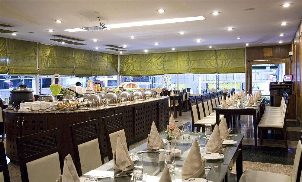 Clarks Inn, Pacific Mall Ghaziabad Bagian luar foto